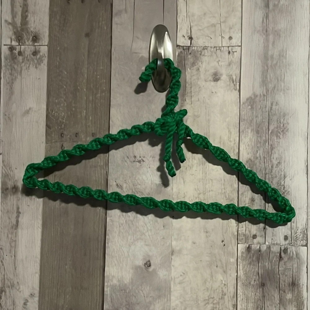 Yarn Wrapped Clothes Hangers (6)